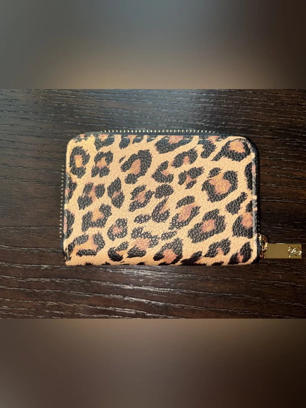 New Victoria’s Secret Wallet in Leopard Print Zip Card Wallet - Gold Hardware - Picture 4 of 4